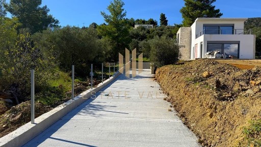 Μονοκατοικία, 214τ. μ.