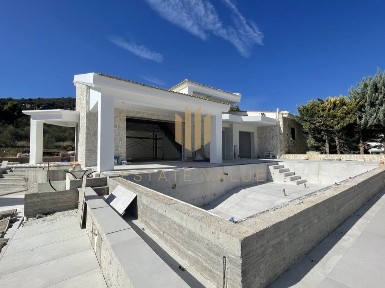 Μονοκατοικία, 180τ. μ.