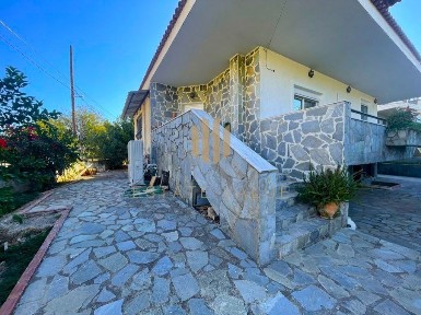 Μονοκατοικία, 275τ. μ.