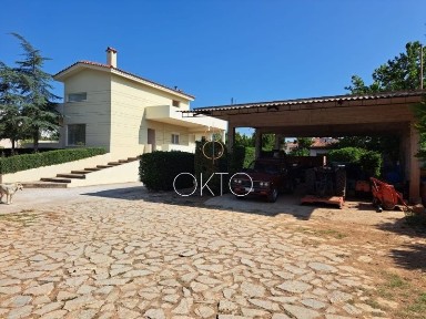 Μονοκατοικία, 380τ. μ.