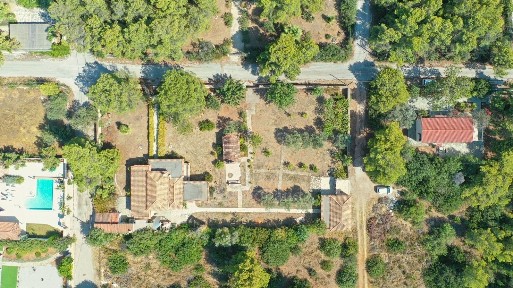Μονοκατοικία, 250τ. μ.