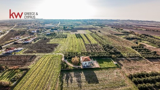 Μονοκατοικία, 350τ. μ.