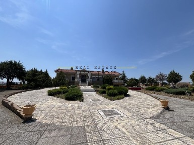 Μονοκατοικία, 385τ. μ.