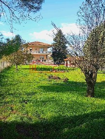 Μονοκατοικία, 235τ. μ.