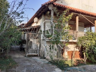 Μονοκατοικία, 290τ. μ.