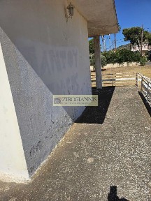 Μονοκατοικία, 55τ. μ.