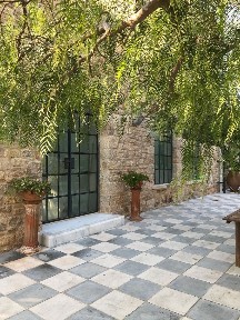 Μονοκατοικία, 400τ. μ.