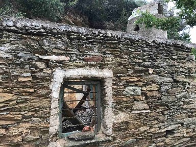 Κτίριο, 65τ. μ.