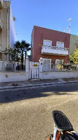 Κτίριο, 144τ. μ.