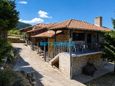 Συγκρότημα διαμερισμάτων, 240τ. μ.