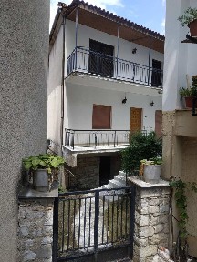 Μονοκατοικία, 210τ. μ.