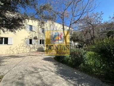 Κτίριο, 975τ. μ.