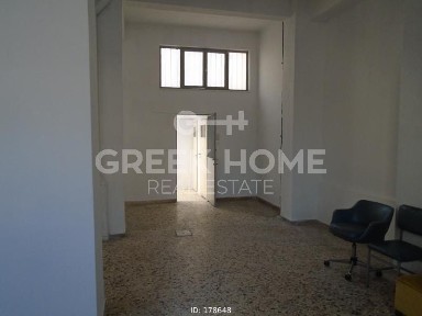 Κτίριο, 323τ. μ.