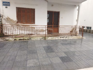 Κτίριο, 100τ. μ.