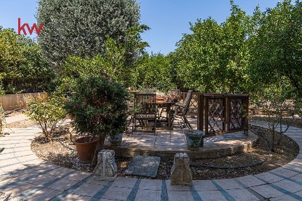 Μονοκατοικία, 310τ. μ.