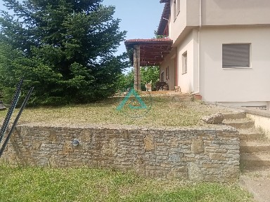 Μονοκατοικία, 210τ. μ.