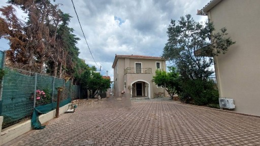Μονοκατοικία, 220τ. μ.
