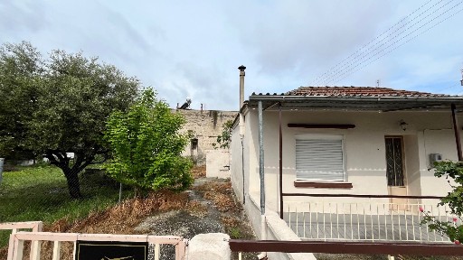 Μονοκατοικία, 60τ. μ.