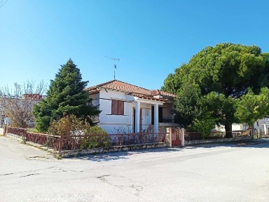 Μονοκατοικία, 244τ. μ.