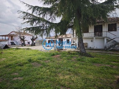 Μονοκατοικία, 230τ. μ.