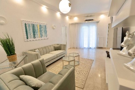 Παλαιό Φάληρο (Αθήνα - Νότια Προάστια), Αιόλου 1 Παλαιό Φάληρο
