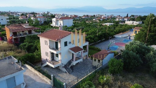 Μονοκατοικία, 180τ. μ.