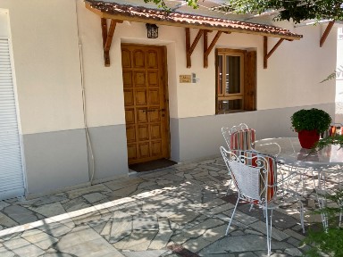 Μονοκατοικία, 30τ. μ.