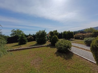 Μονοκατοικία, 250τ. μ.