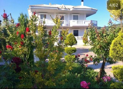 Αθίκια, Σαρωνικός (Κορινθία), Μονή Ταξιαρχών