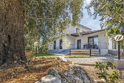 Μονοκατοικία, 170τ. μ.