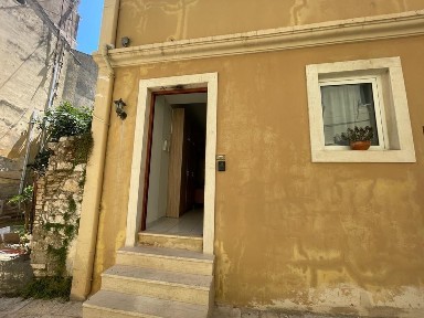 Μονοκατοικία, 145τ. μ.