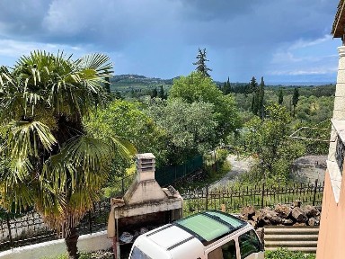 Μονοκατοικία, 270τ. μ.