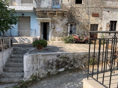 Μονοκατοικία, 90τ. μ.