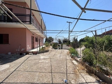Μονοκατοικία, 25τ. μ.