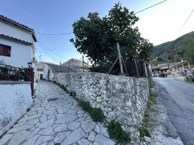 Μονοκατοικία, 300τ. μ.
