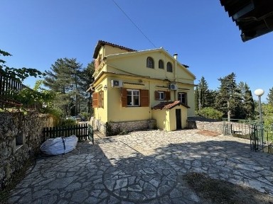 Μονοκατοικία, 250τ. μ.