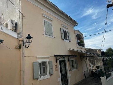 Μονοκατοικία, 300τ. μ.