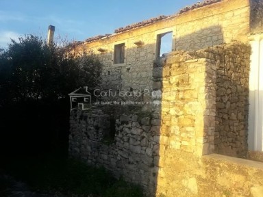 Μονοκατοικία, 70τ. μ.