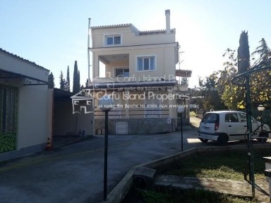 Μονοκατοικία, 330τ. μ.