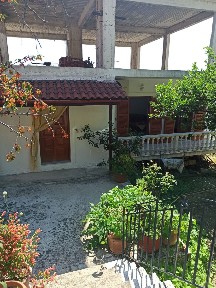 Μονοκατοικία, 250τ. μ.