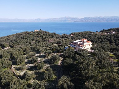Μονοκατοικία, 250τ. μ.