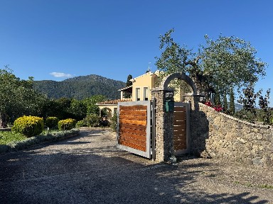 Μονοκατοικία, 265τ. μ.
