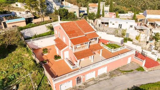 Μονοκατοικία, 250τ. μ.