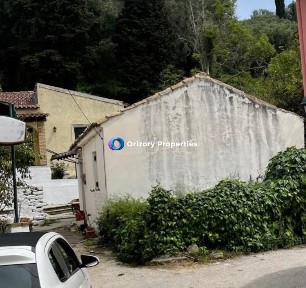 Μονοκατοικία, 30τ. μ.