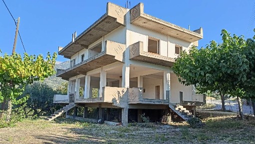 Μονοκατοικία, 420τ. μ.