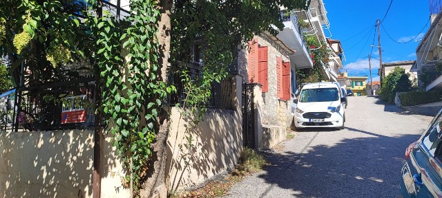Μονοκατοικία, 75τ. μ.