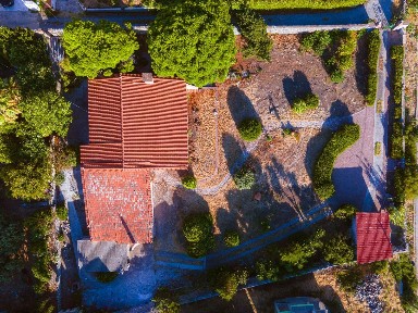Μονοκατοικία, 300τ. μ.