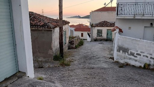 Μονοκατοικία, 32τ. μ.