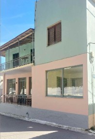 Κτίριο, 150τ. μ.