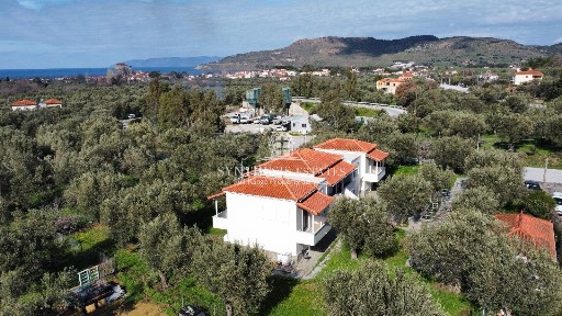Συγκρότημα διαμερισμάτων, 318τ. μ.